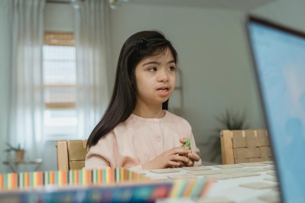 Stress management for kids supported through structured play and visual aids